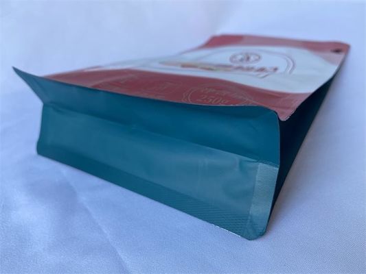 Snacks, Lebensmittelverpackungen, Beutel mit UV-Oberfläche, metallisiert, mit einem seitlichen Reißverschluss